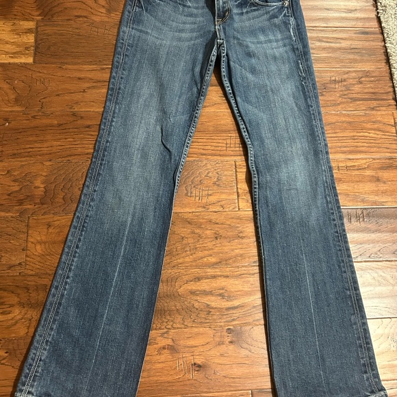 Miss Me Women's Blue Boot Cut Jeans
Size 31 - Picture 2 of 4